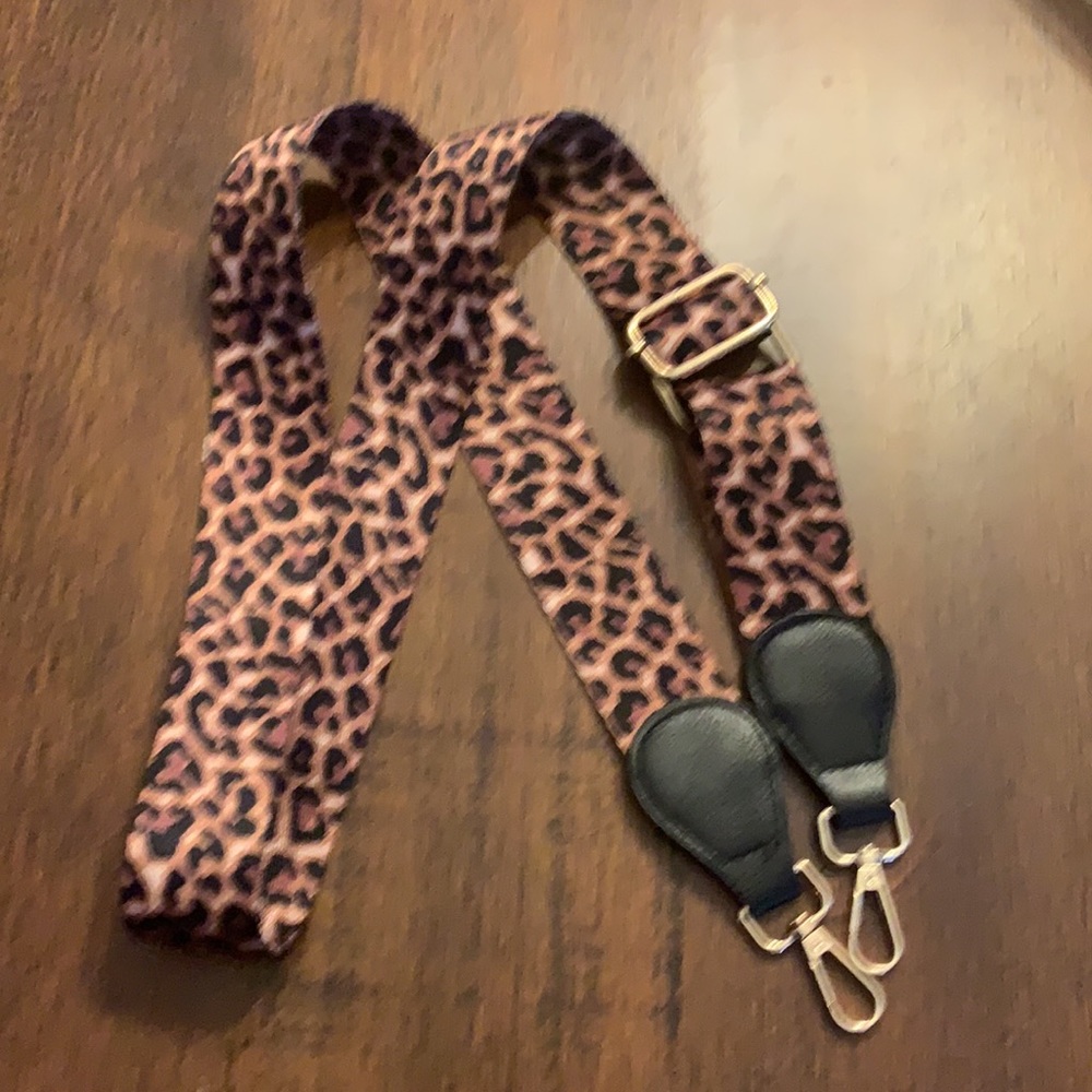 💥3/$15.  Cross body strap